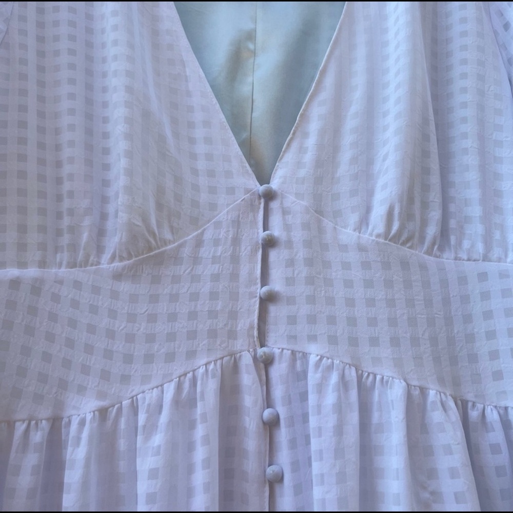 White Gingham Puff Sleeve Button-Up Midi Dress 🌿 - Picture 7 of 8